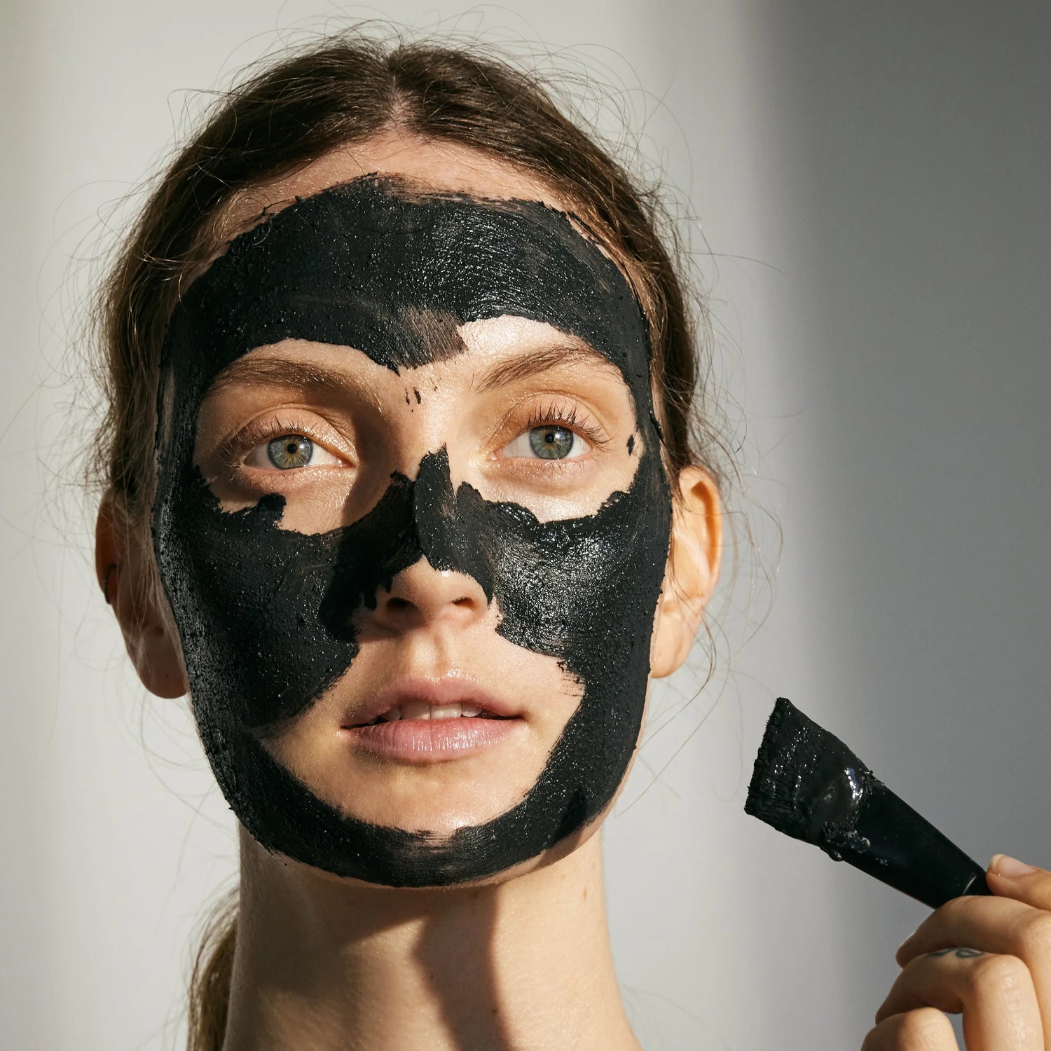 Masque facial en lave noire