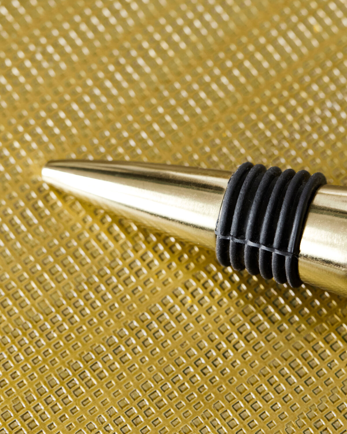 House Doctor Open Flaschenöffner & Flaschenverschluss Gold/Grün – Ansicht 4