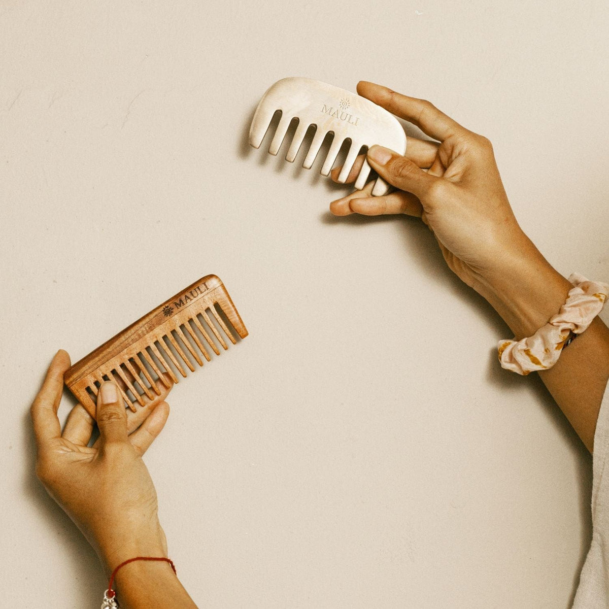 MAULI RITUALS Detangling Neem Comb – Holzkamm – Produktansicht 4