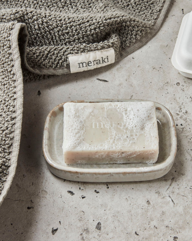 Peeling bar soap with mint, cedarwood and eucalyptus