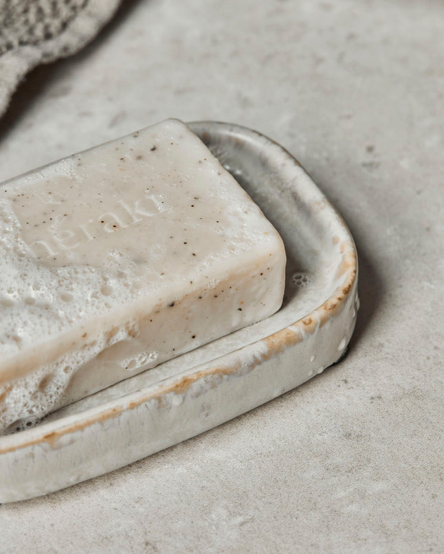 Peeling bar soap with mint, cedarwood and eucalyptus