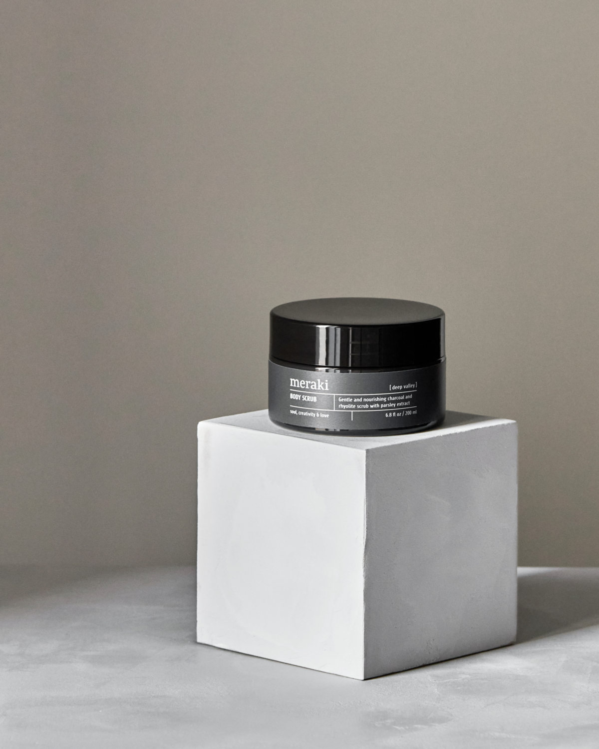 Charcoal body scrub, Deep Valley, 200 ml