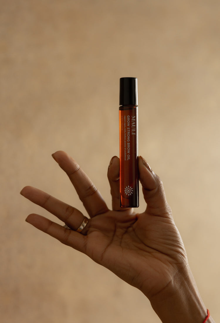 Grow Strong Brow Oil – Ayurvedisches Augenbrauenöl für vollere & kräftigere Brauen