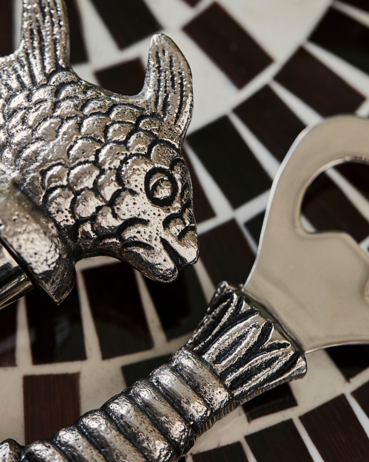 House Doctor Fish Flaschenöffner & Flaschenverschluss Antik-Silber – Ansicht 4