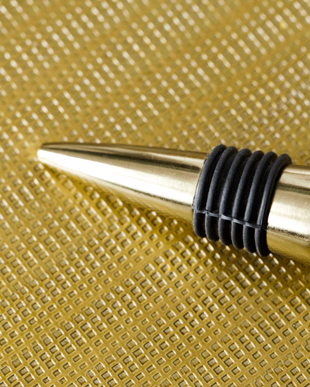 House Doctor Open Flaschenöffner & Flaschenverschluss Gold/Sand – Ansicht 4