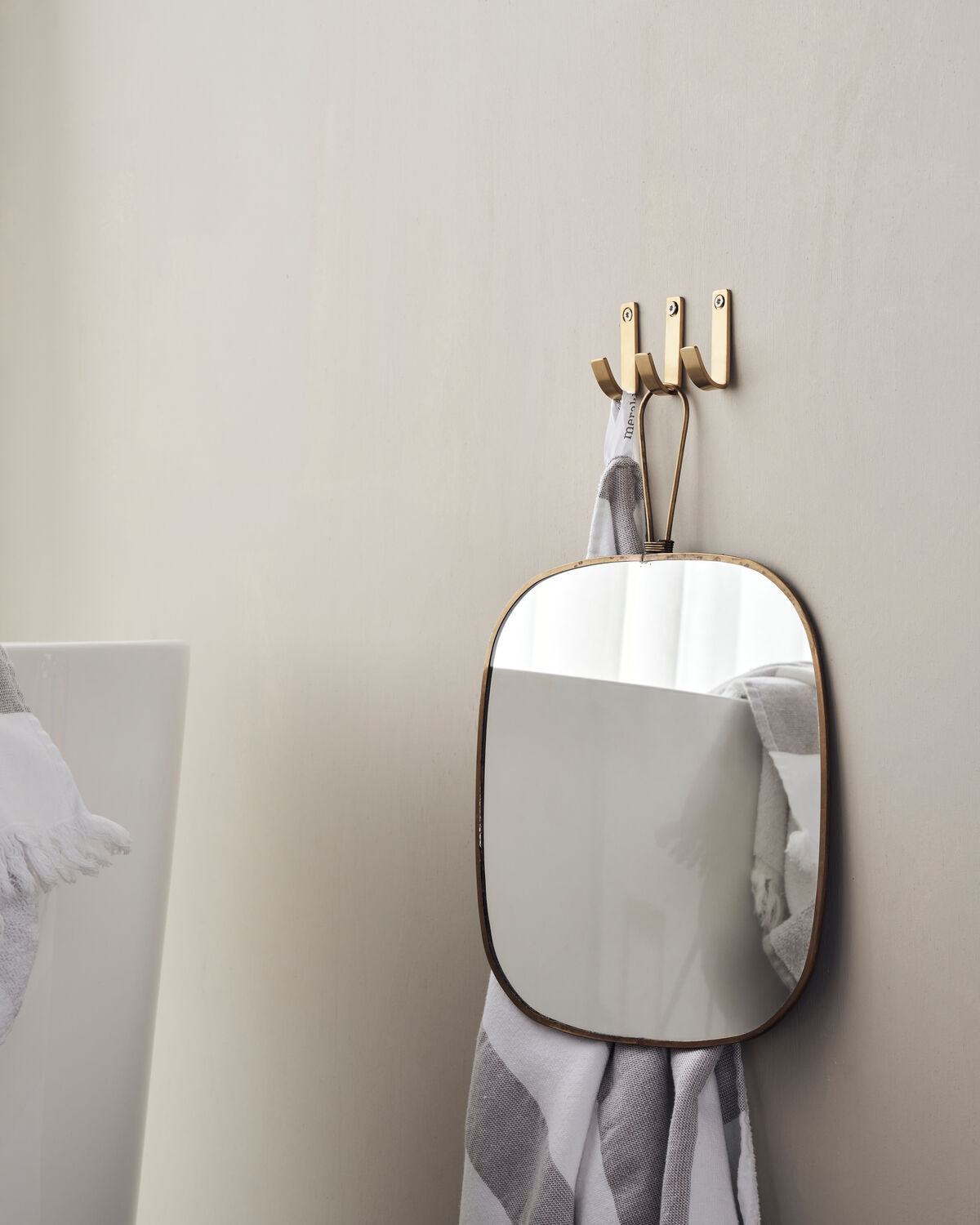 Meraki Thapsus Haken Messing 3er-Set – Produktansicht