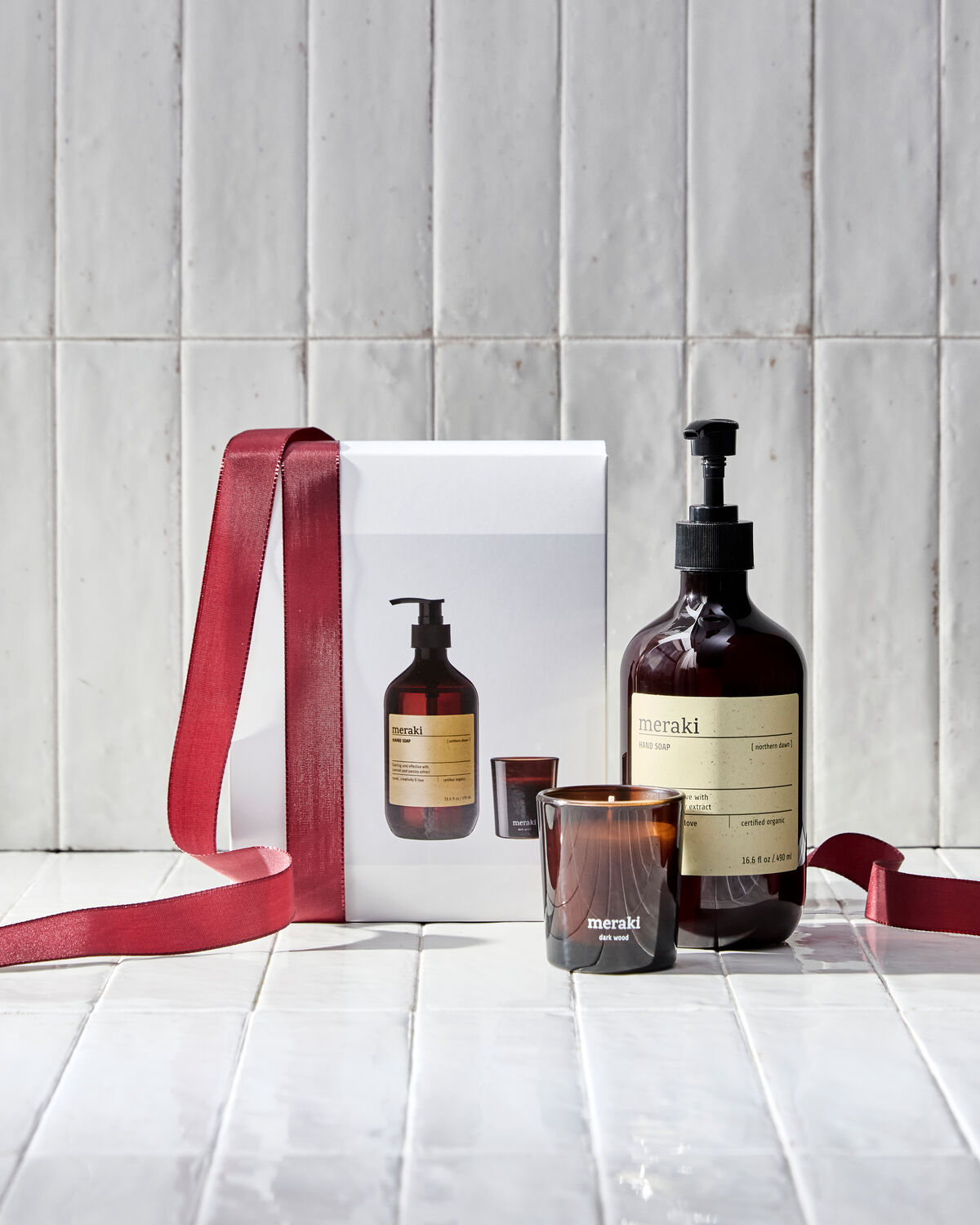Meraki Geschenkbox Northern Dawn Handseife und Dark Wood Duftkerze