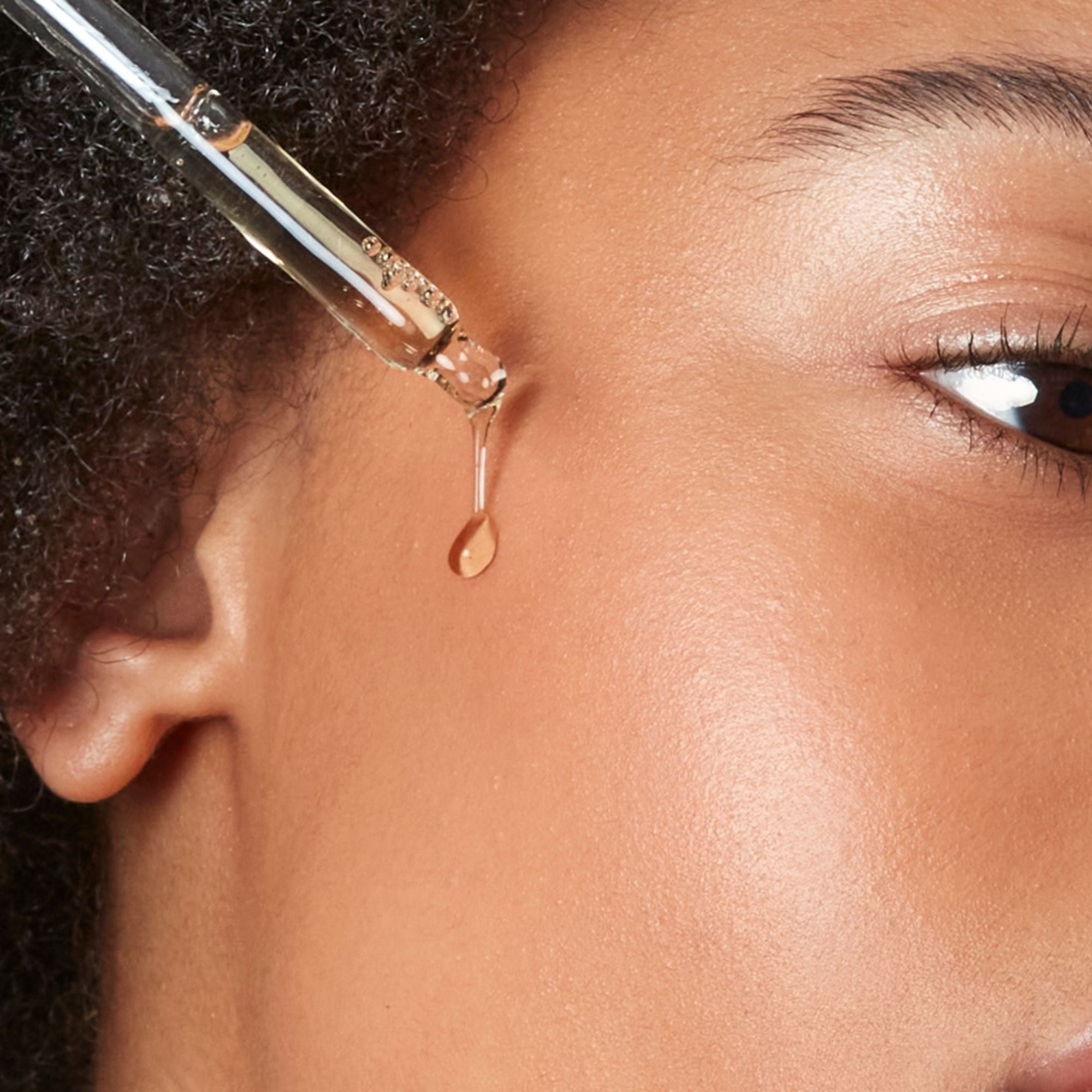 Gouttes Éclatantes Pour Le Visage