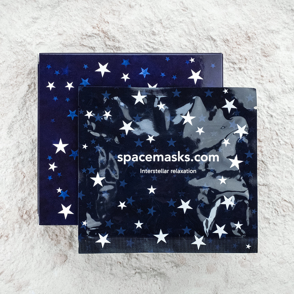 Anwendung der selbstwärmenden Spacemasks Augenmaske